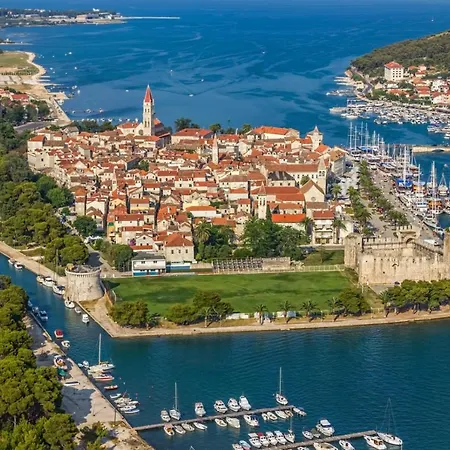 Apartment In Okrug Gornji With Sea View, Air Conditioning, Wifi, Washing Machine 5049-1 Trogir